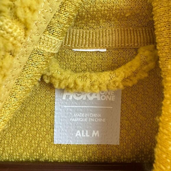 Hoka Base Camp Yellow Mock Neck Running Gym Fleece Sweatshirt Men's Size Medium - Picture 5 of 9
